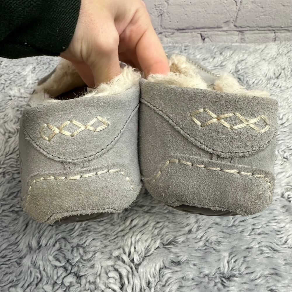 UGG Ansley Water Resistant Suede Slippers Gray Sheepskin Lining Size 7 Cozy - Picture 6 of 10